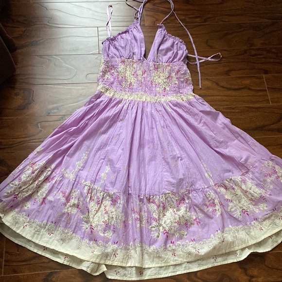 Sexy plunging neckline lilac coloured vacation dress in size M. - Picture 4 of 7